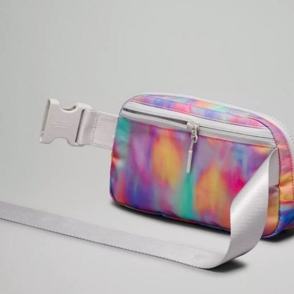 NWT SOLDOUT SUMMER EDITION LULULEMON EVERYWHERE BELT BAG 1L TIE DYE NEON - Picture 2 of 4